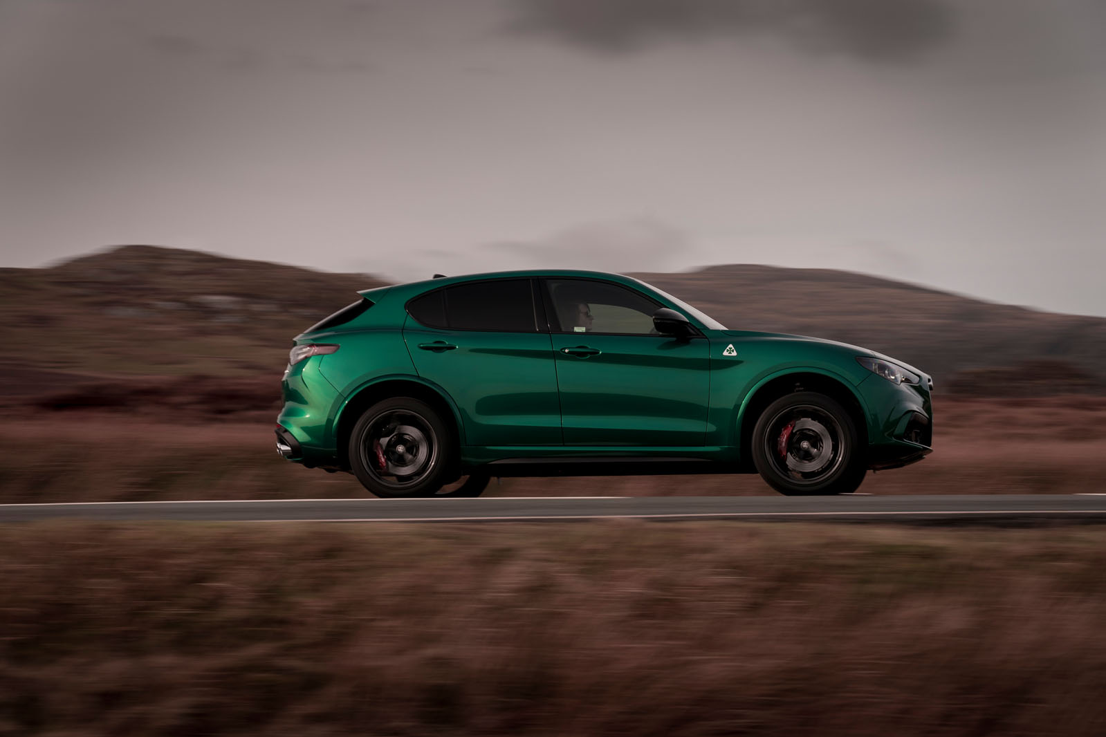 alfa romeo stelvio qv review 2024 02 panning side