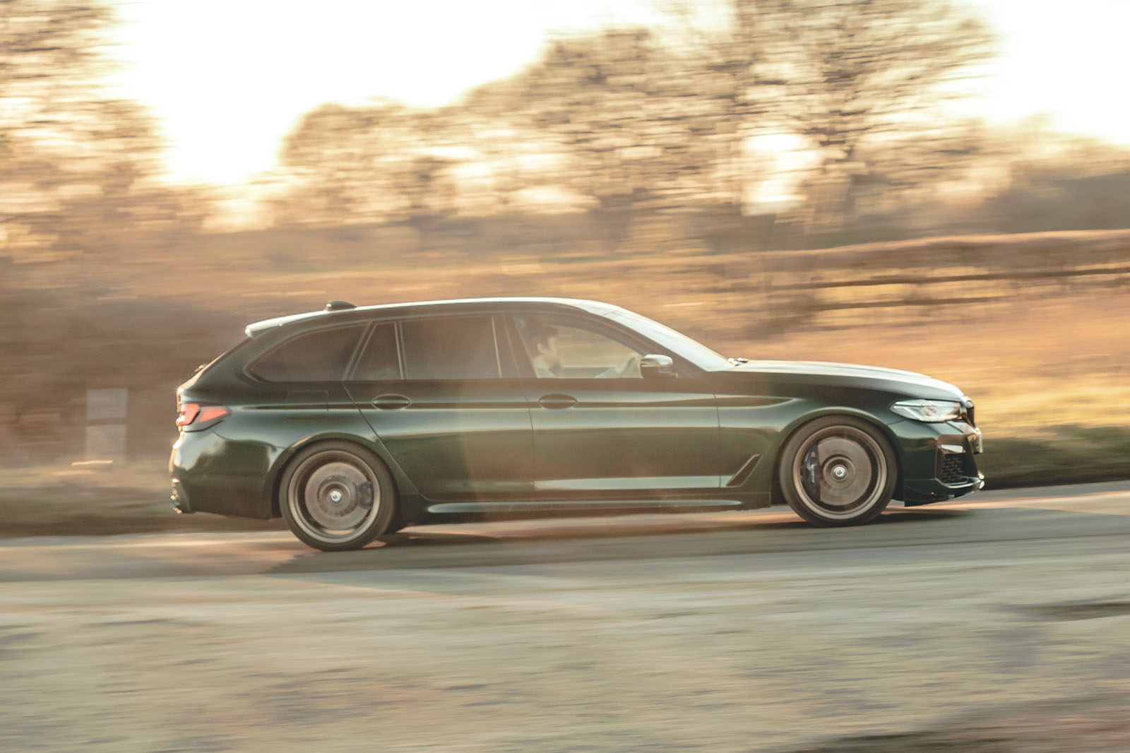 alpina b5 gt review 2025 02 panning side