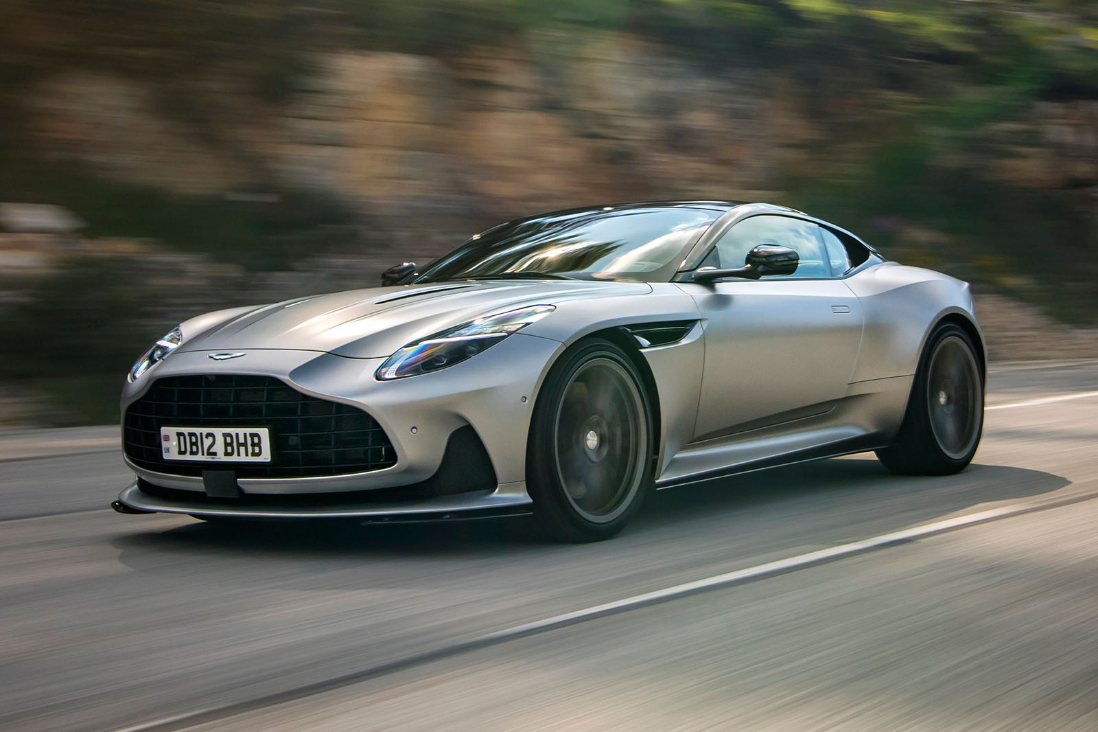 Testbericht zum Aston Martin DB12 (2023).