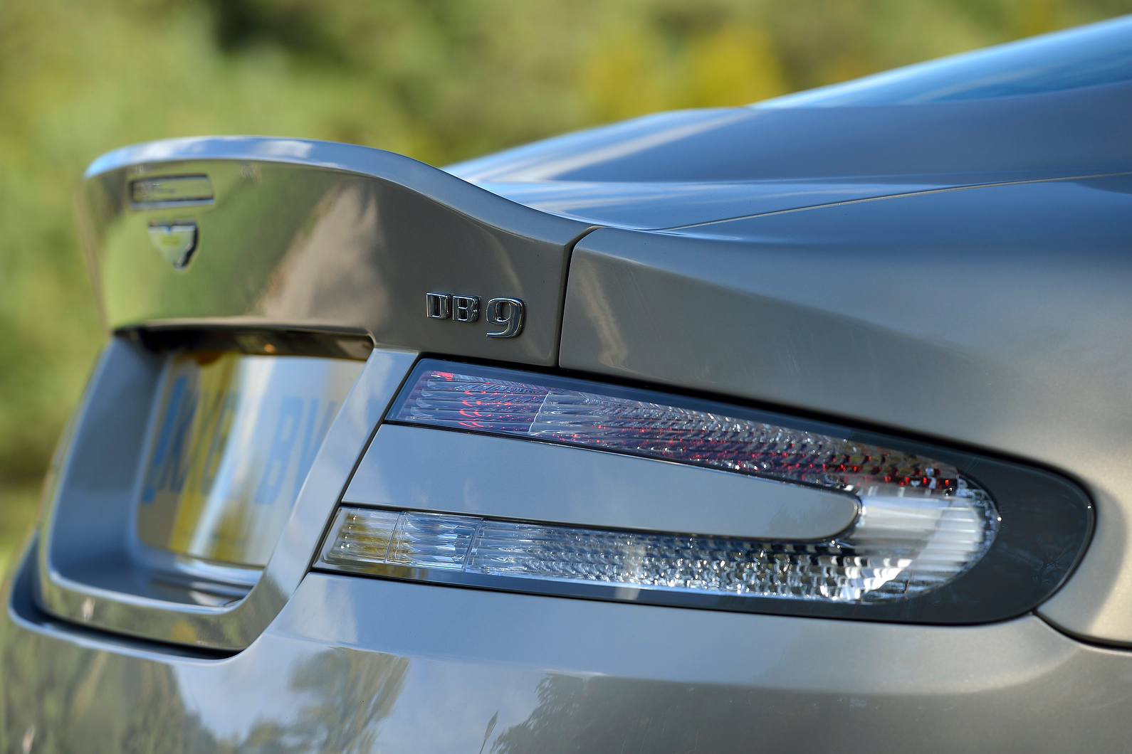 Aston Martin DB9 rear spoiler