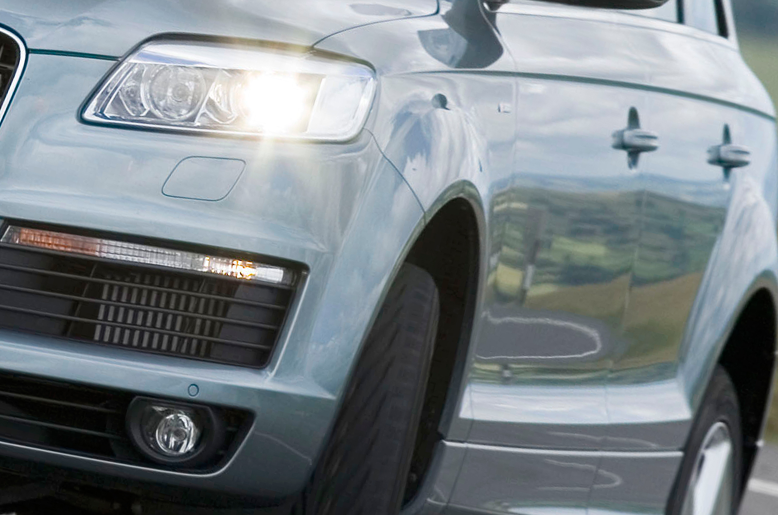 Audi Q7 front headlight