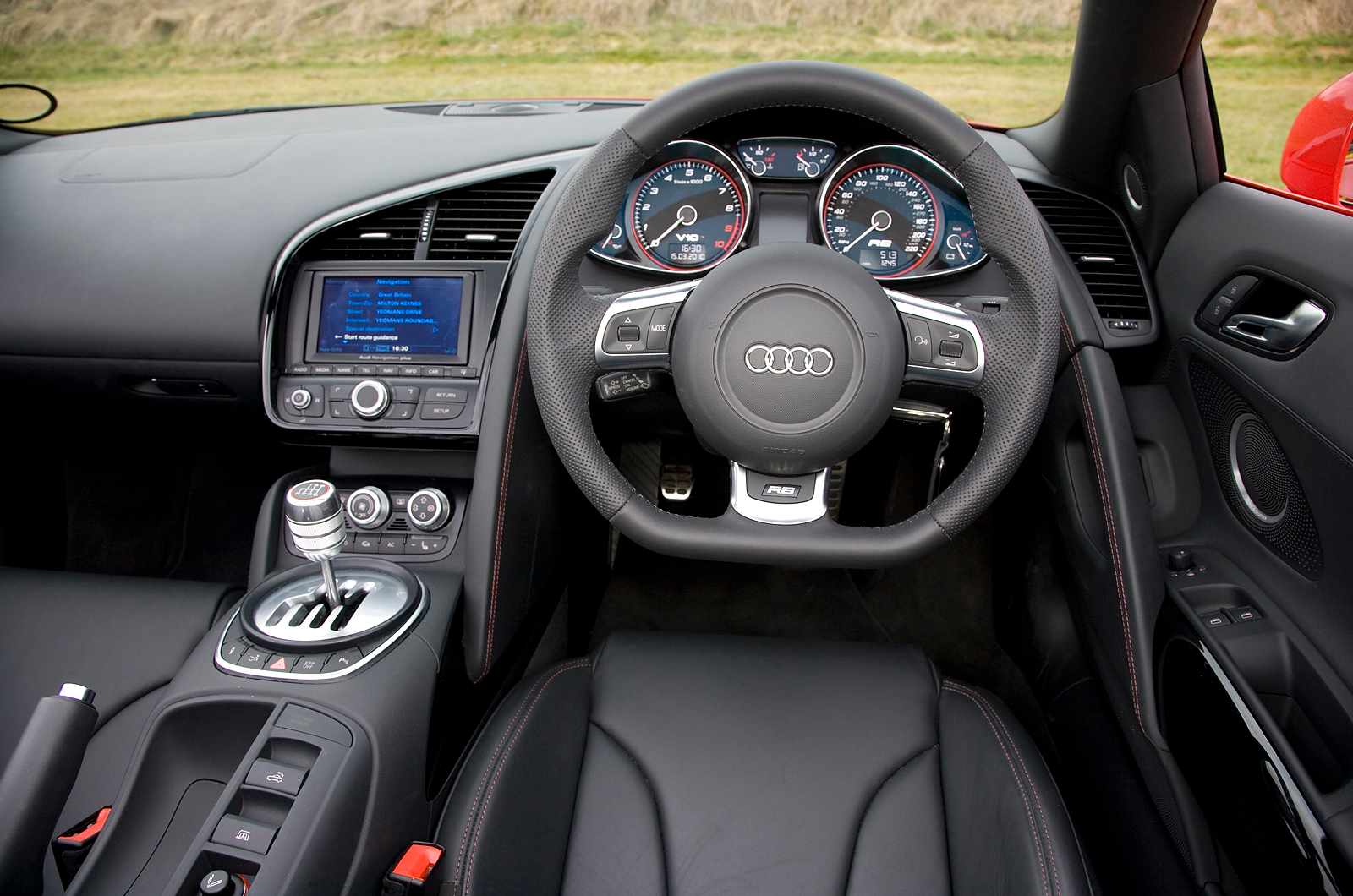 Audi R8 V10 Spyder's interior