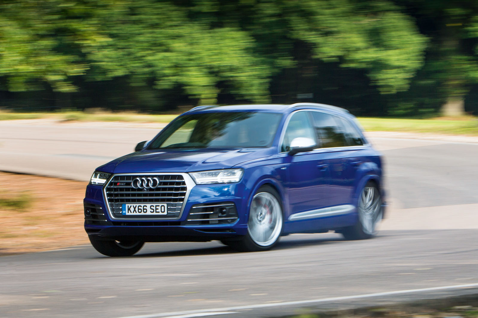 Audi SQ7 cornering