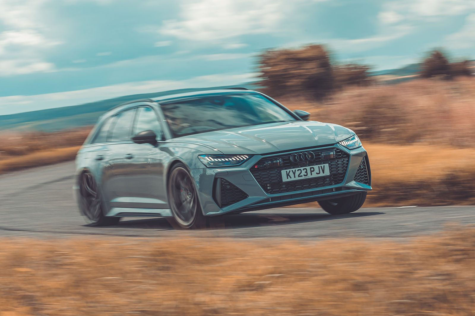 Audi RS6 review front three quarter lead