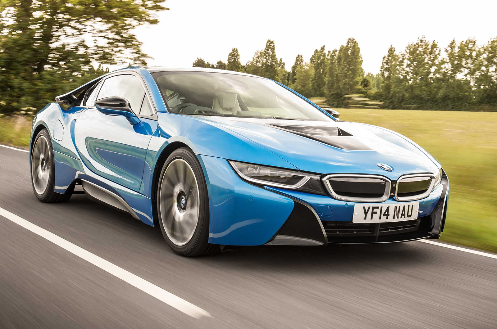 Radical new BMW i8 hybrid sports car driven