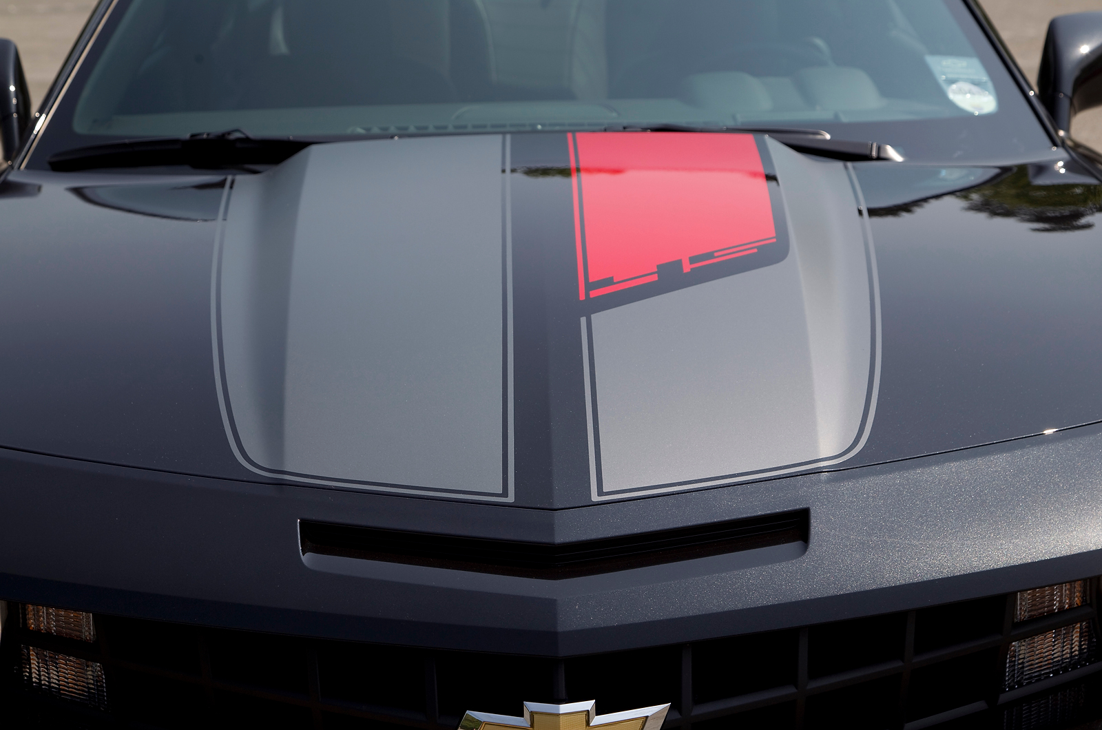 Chevrolet Camaro bonnet hump