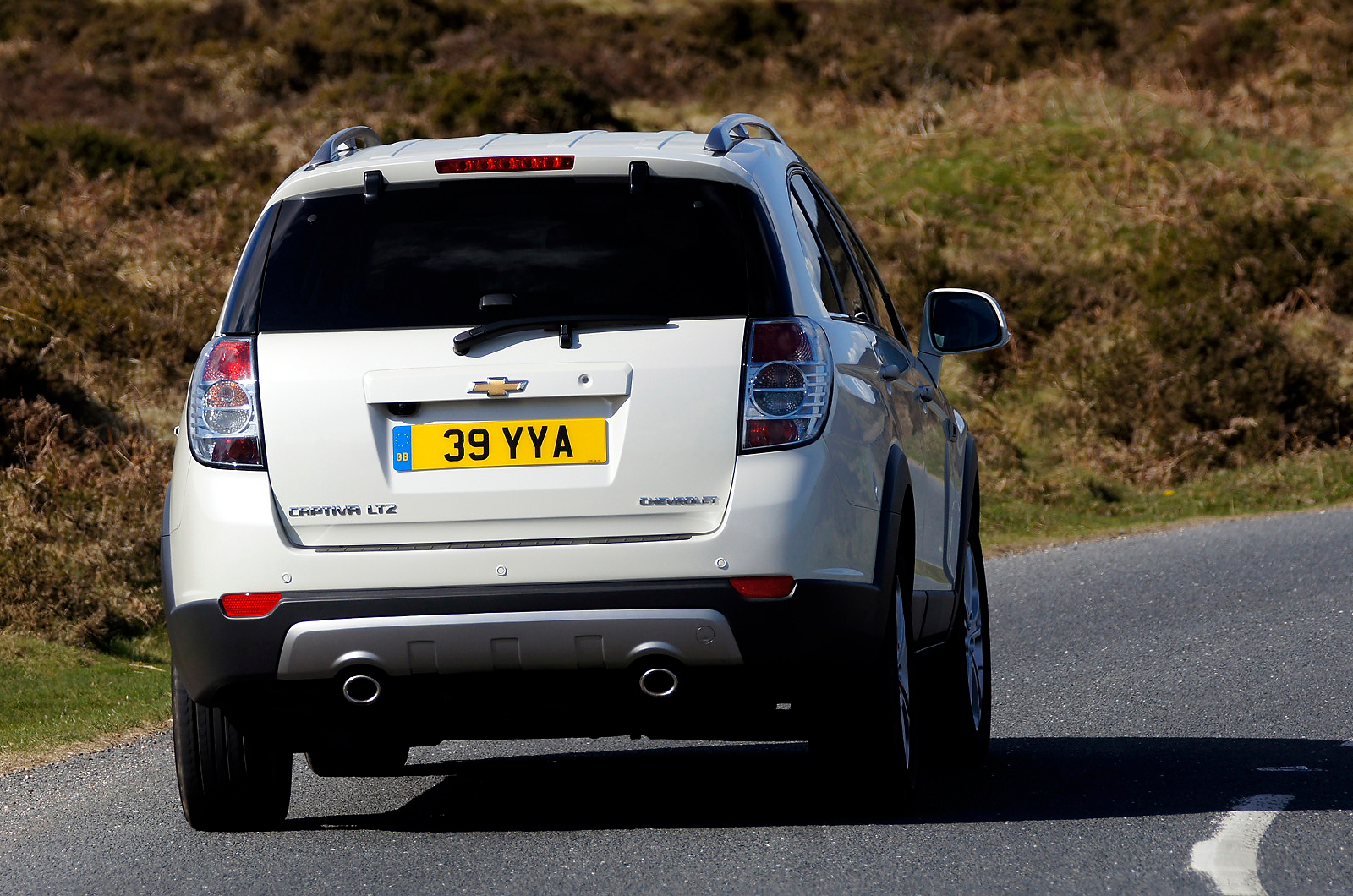 Chevrolet Captiva rear cornering