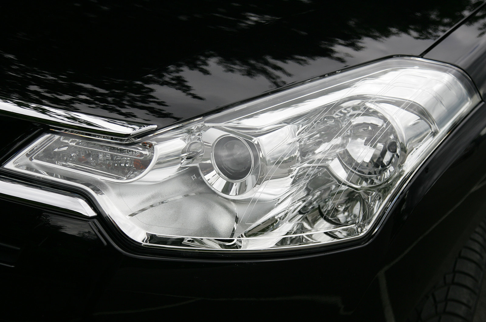 Citroën C-Crosser headlights