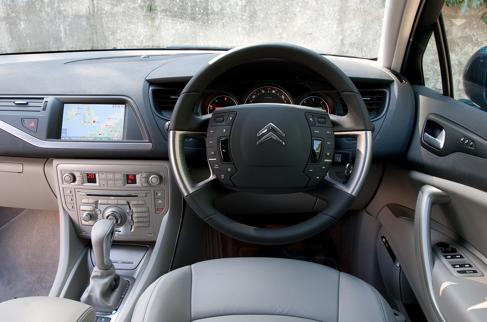 Citroen C5 20082016 interior Autocar