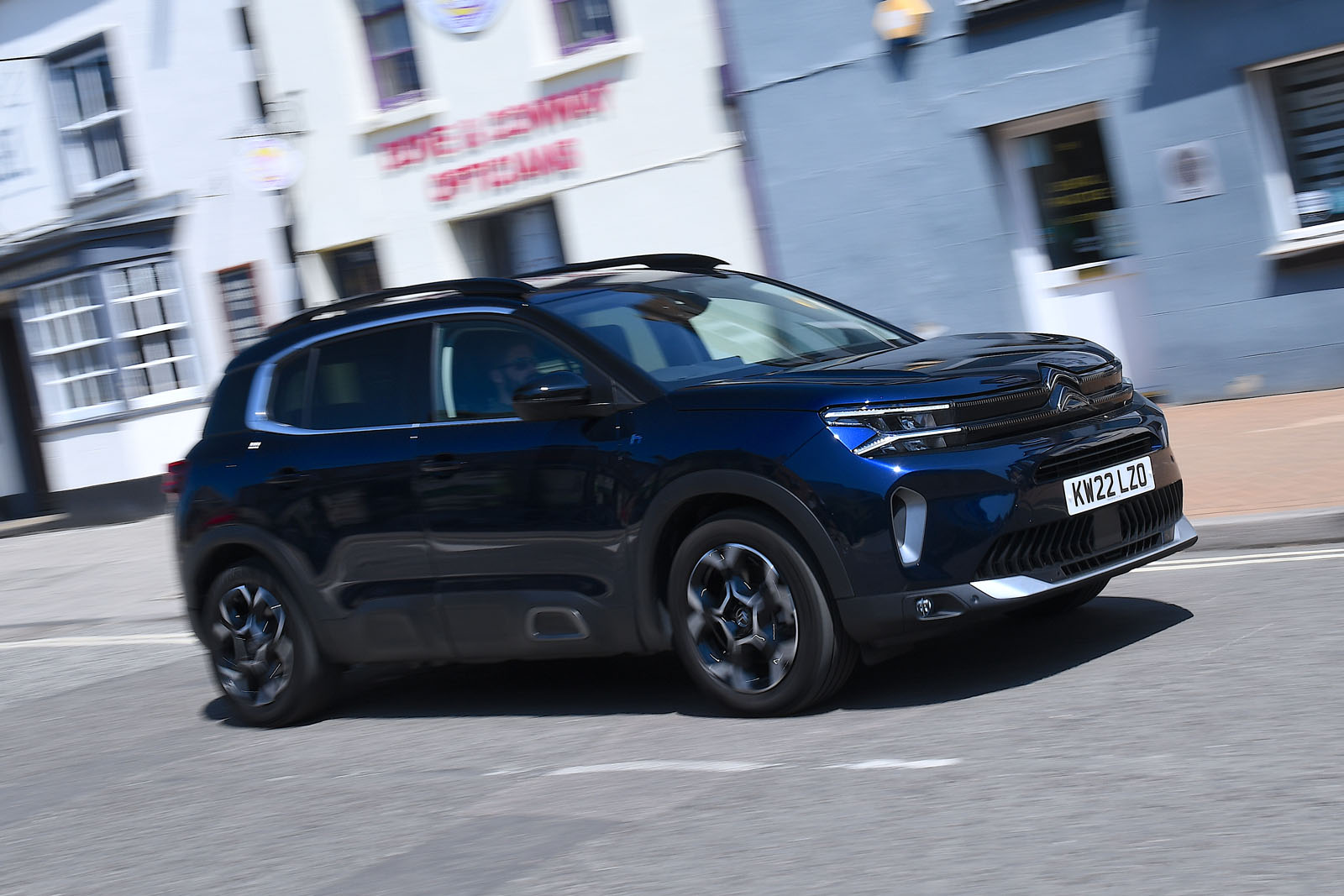 https://www.autocar.co.uk/Citroen%20C5%20Aircross%20front%20quarter%20tracking