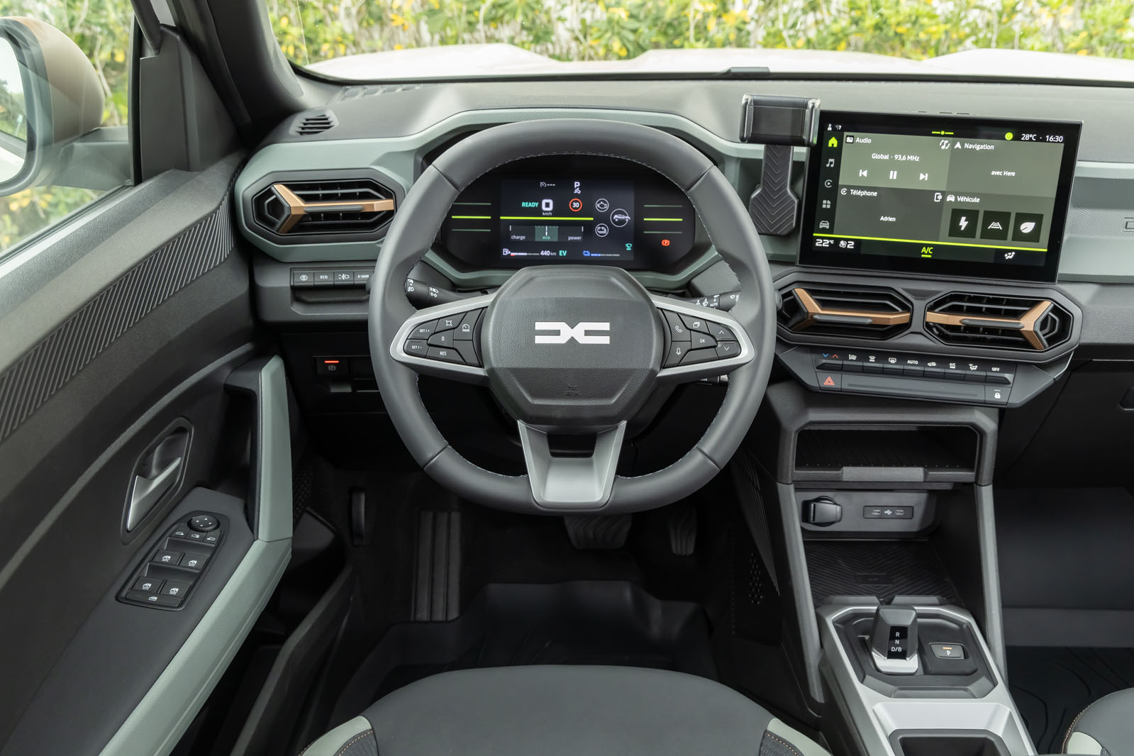 dacia duster review 2024 12 dash