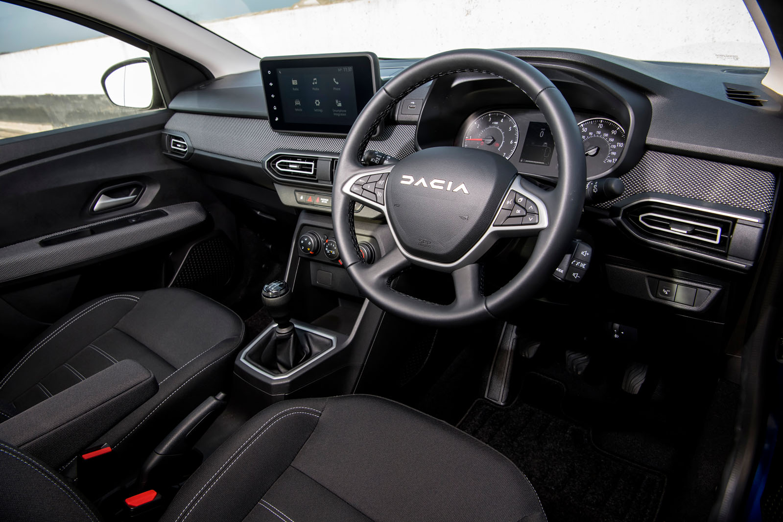 Dacia Sandero 2025 Review dash 01