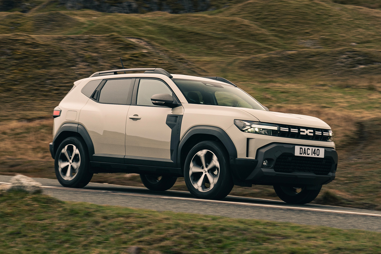 Dacia Duster : avis sur le côté de la route Dacia Duster avis côté route