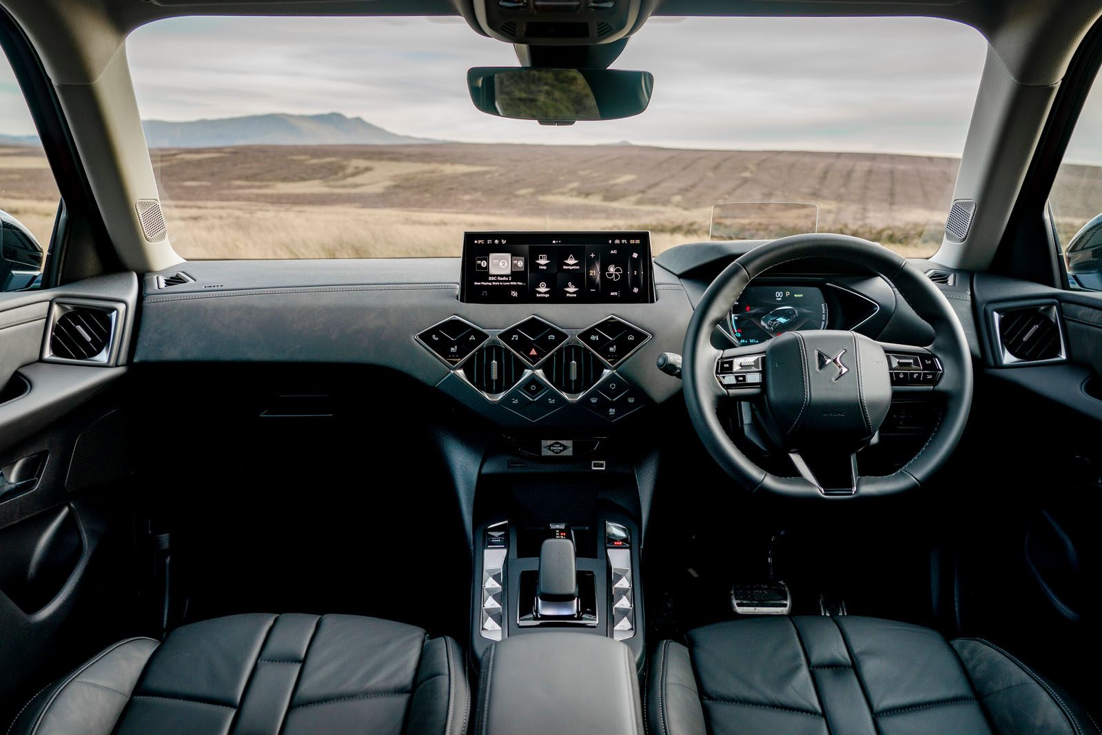 DS3 2025 Review tiret 51 DS3 2025 Review dash 51