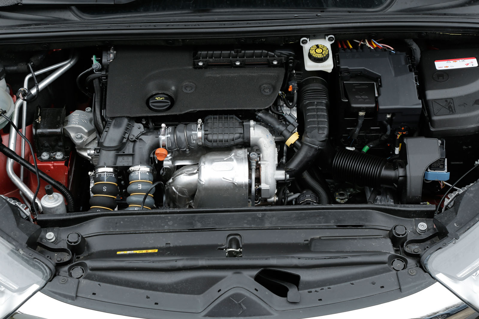 The DS 4 Crossback's 1.6-litre diesel engine