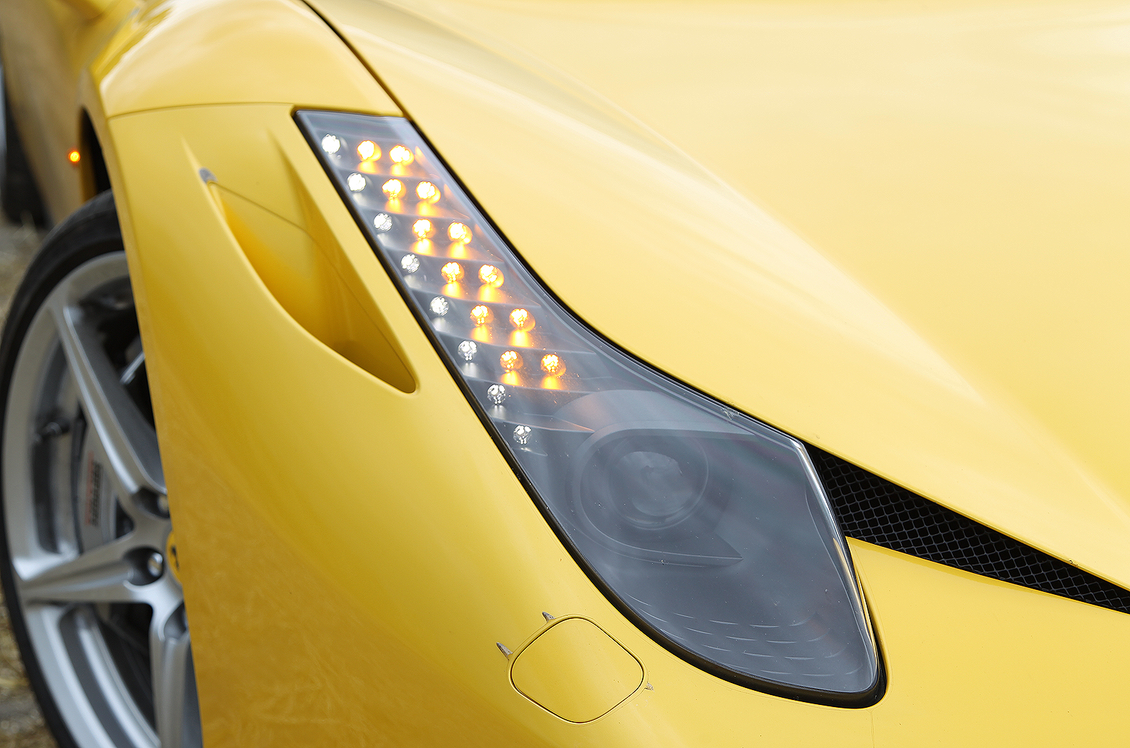 Ferrari 458 xenon headlights