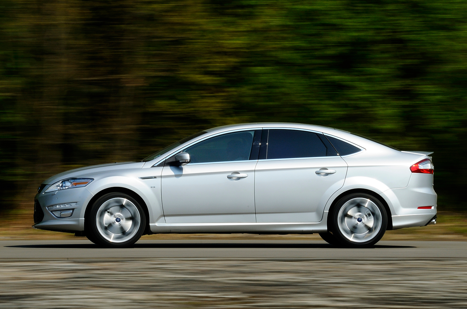 Ford Mondeo side profile