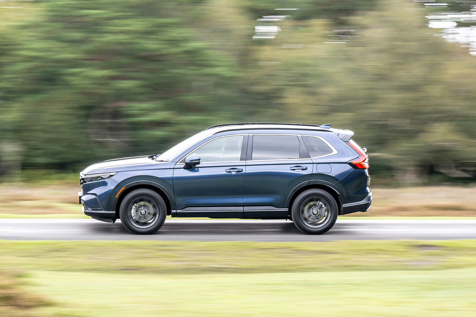 Honda CR-V 2023 002 panning side