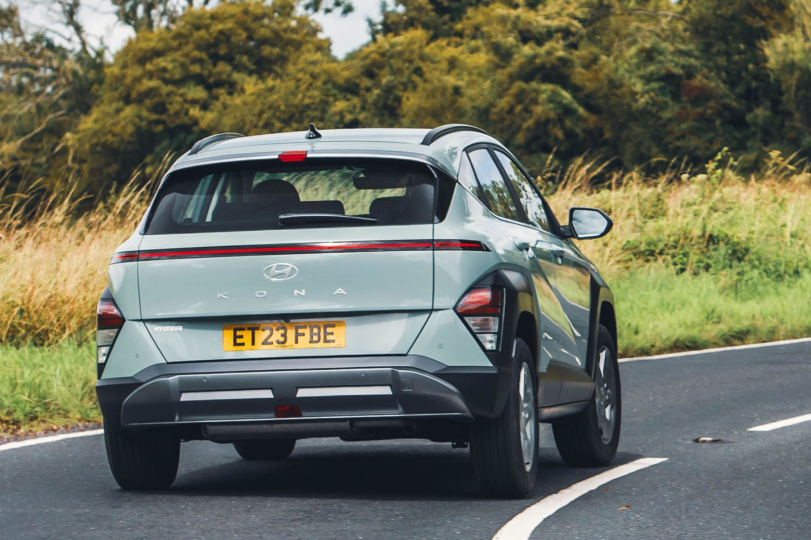 hyundai kona review 2023 03 cornering rear