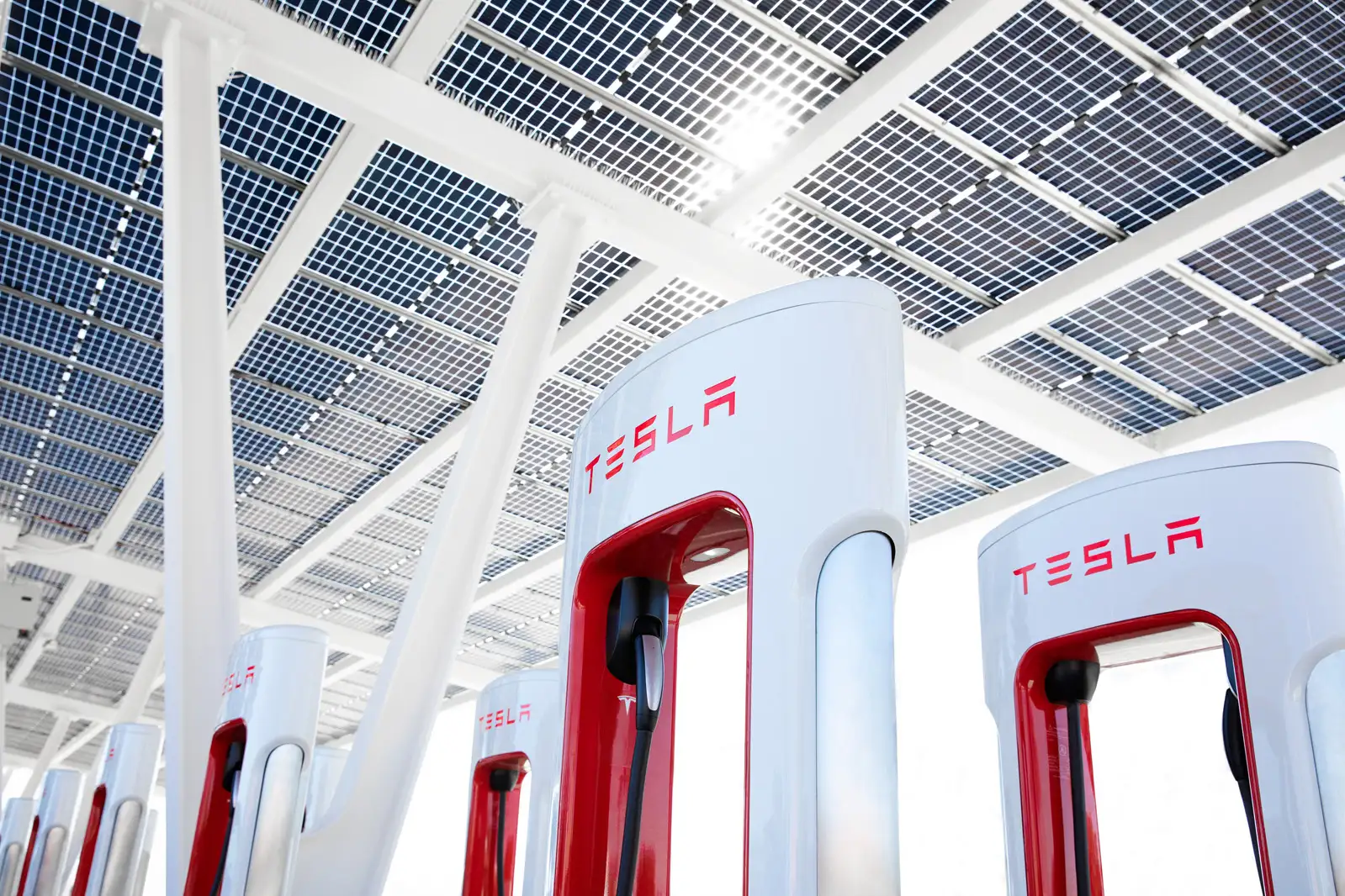 All about Tesla's charging station - Beev