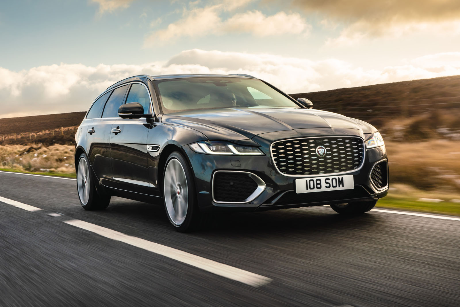Jaguar xf shop hybrid 2021