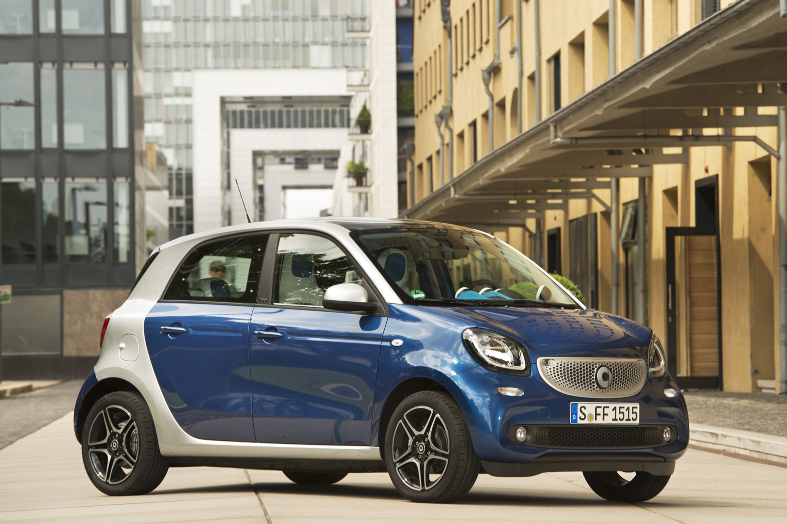 2015 Smart Forfour First Drive – Review – Car and Driver