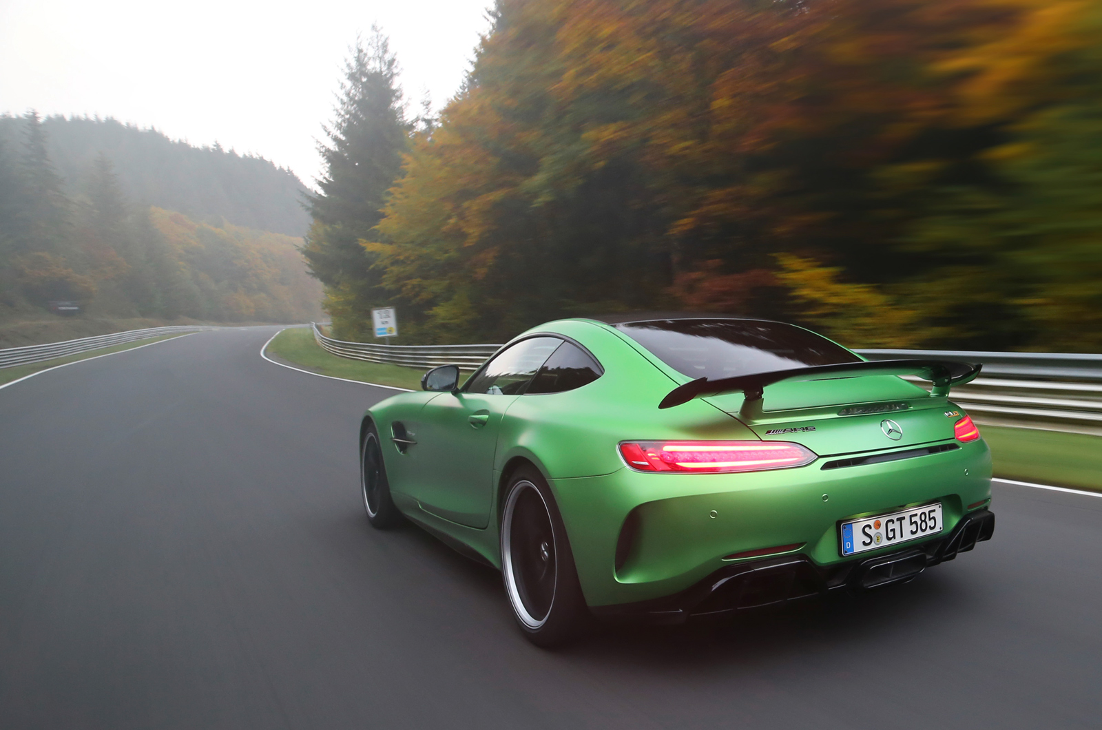 梅赛德斯-AMG GT R打破后轮驱动纽伯格林纪录