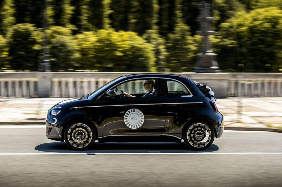 aria-label="2 fiat 500 electric 2021 fd hero side 0"