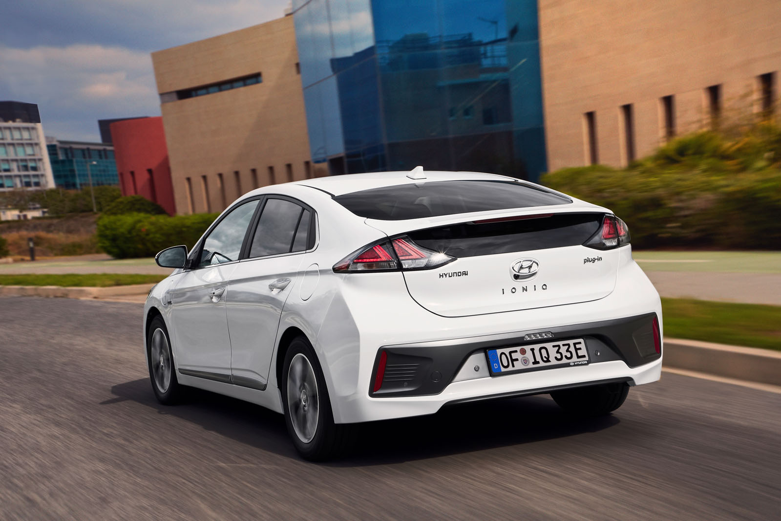 Hyundai ioniq plug clearance in hybrid 2019