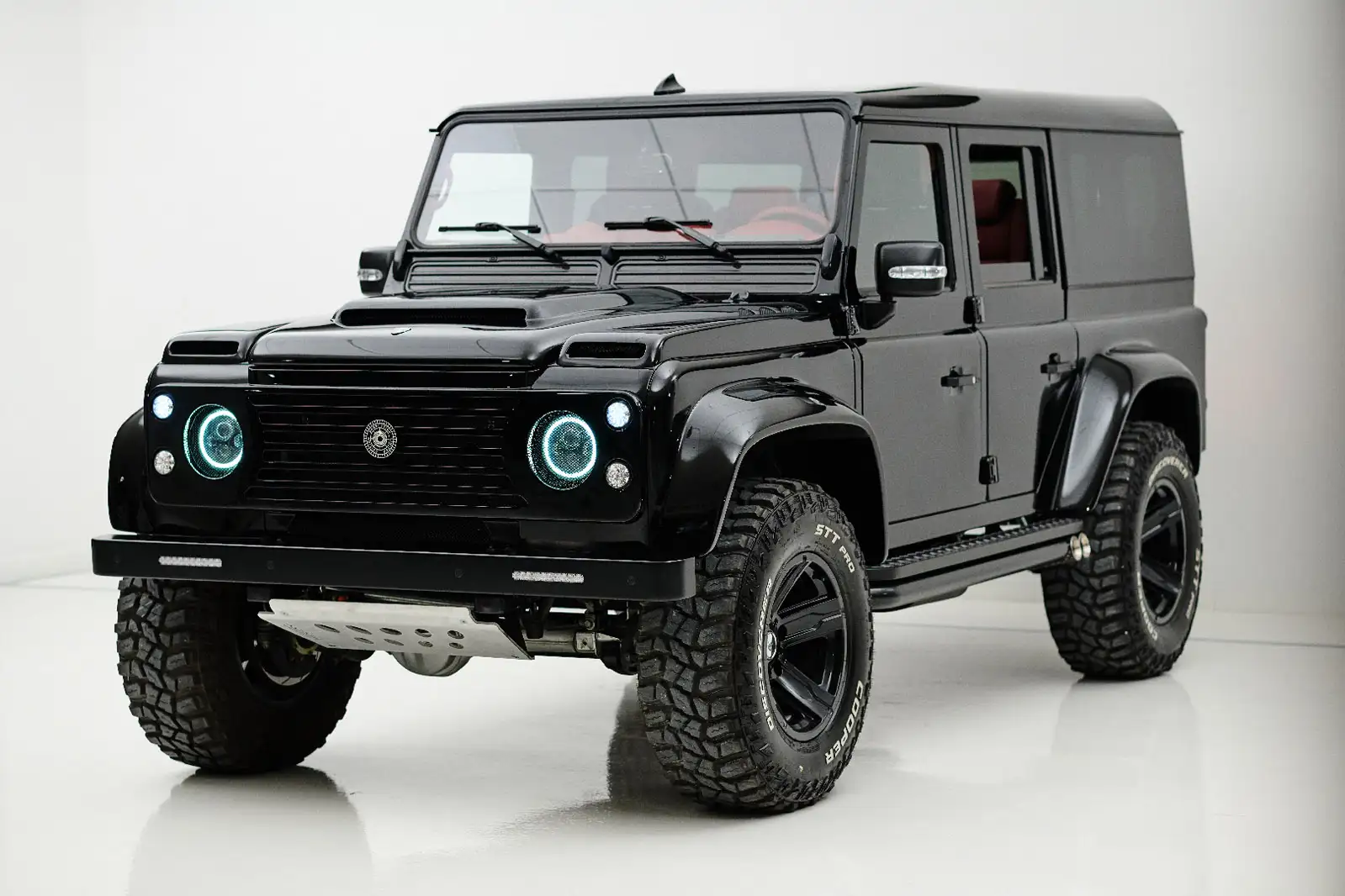 Ares unveils limitedrun Land Rover Defender V8 upgrade