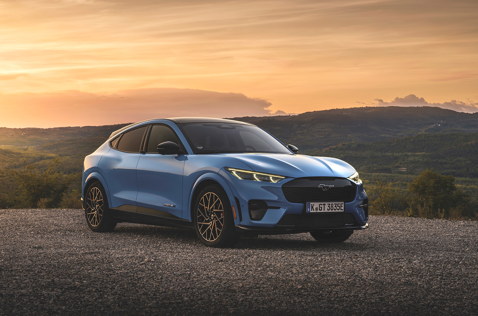 Ford Mustang Mach-E: opwindende prestaties gecombineerd met praktische functionaliteit voor het hele gezin