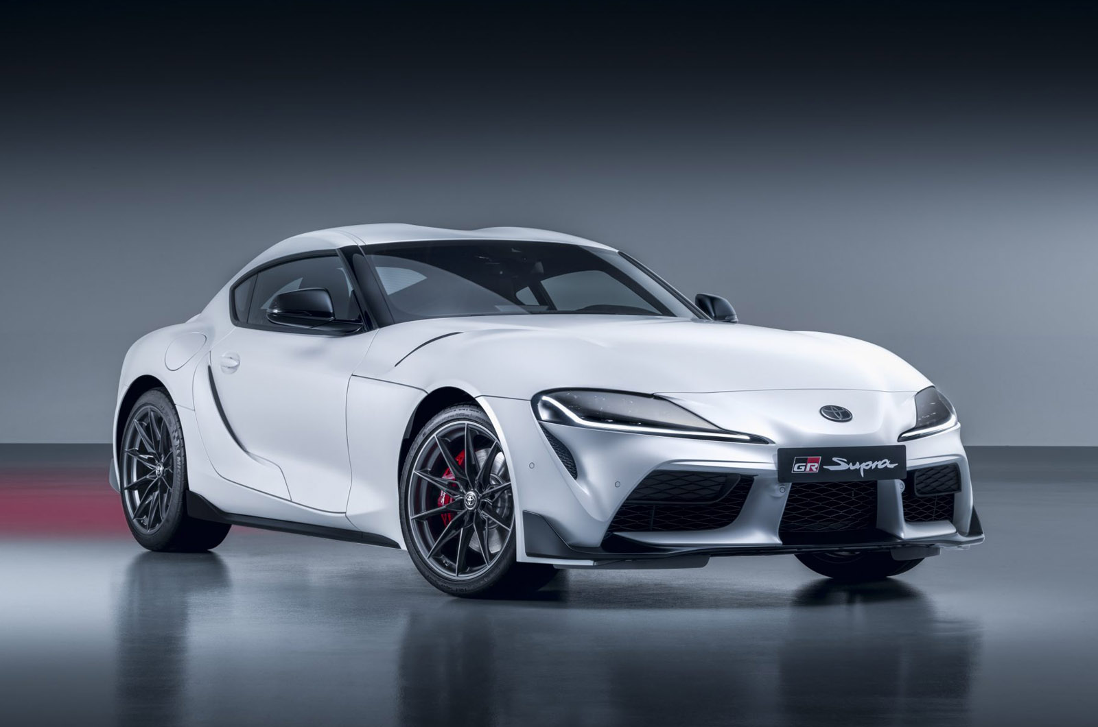 Der Toyota GR Supra bekommt für 2022 ein Schaltgetriebe