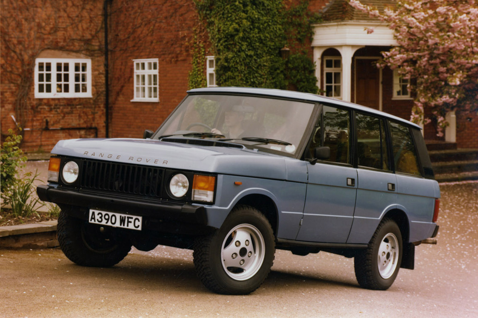 Zogenaamd pensioen marge 50 years of Range Rover: Mk1 prototype meets latest generation | Autocar