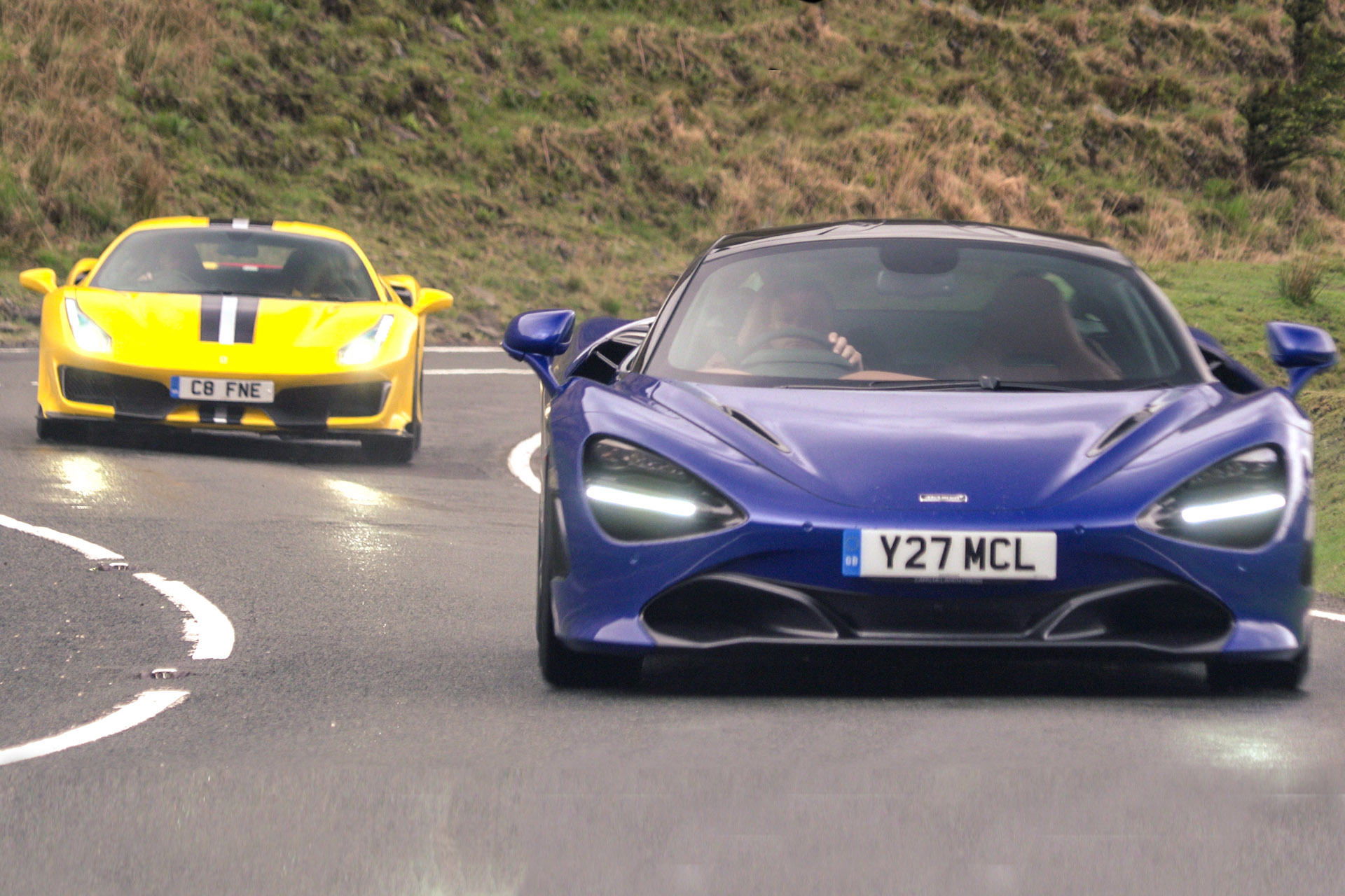 Video Ferrari 488 Pista Vs Mclaren 720s 700bhp Supercar