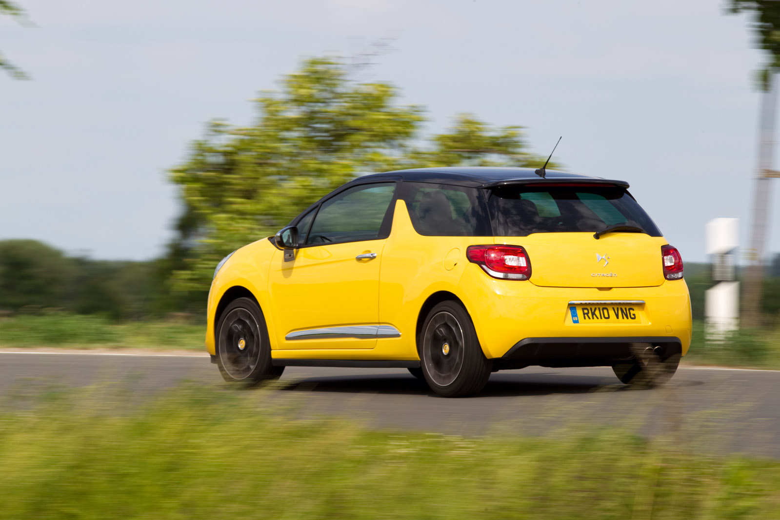 Citroen ds3 wheel centre caps yellow discount