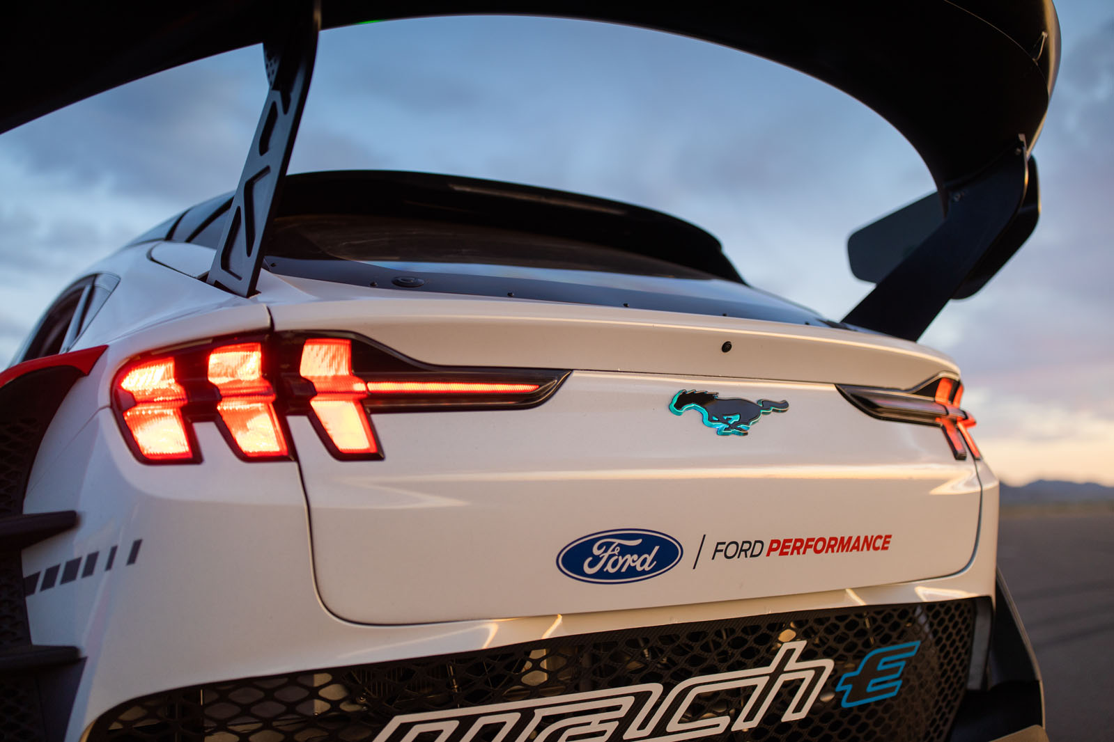 Ford Unveils One Off Hot Mustang Mach E With Seven Motors And 1399bhp Autocar Ford Unveils One Off Hot Mustang Mach E With Seven Motors And 1399bhp Autocar