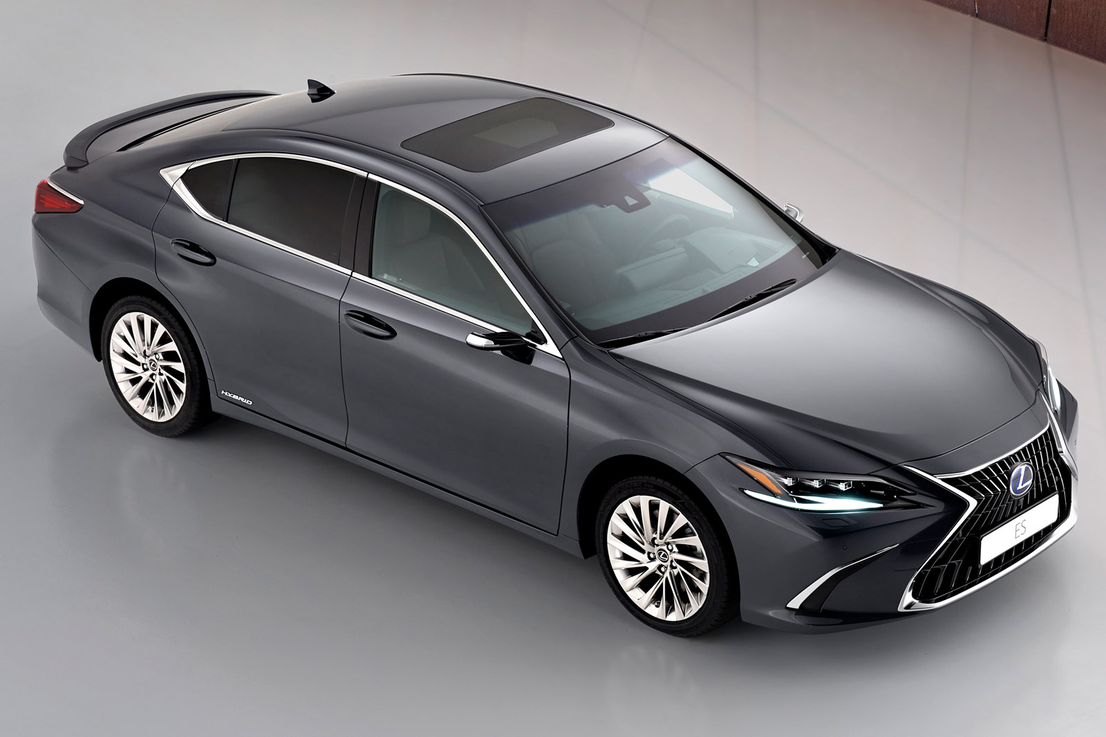 Styling And Chassis Updates For 21 Lexus Es Saloon Autocar