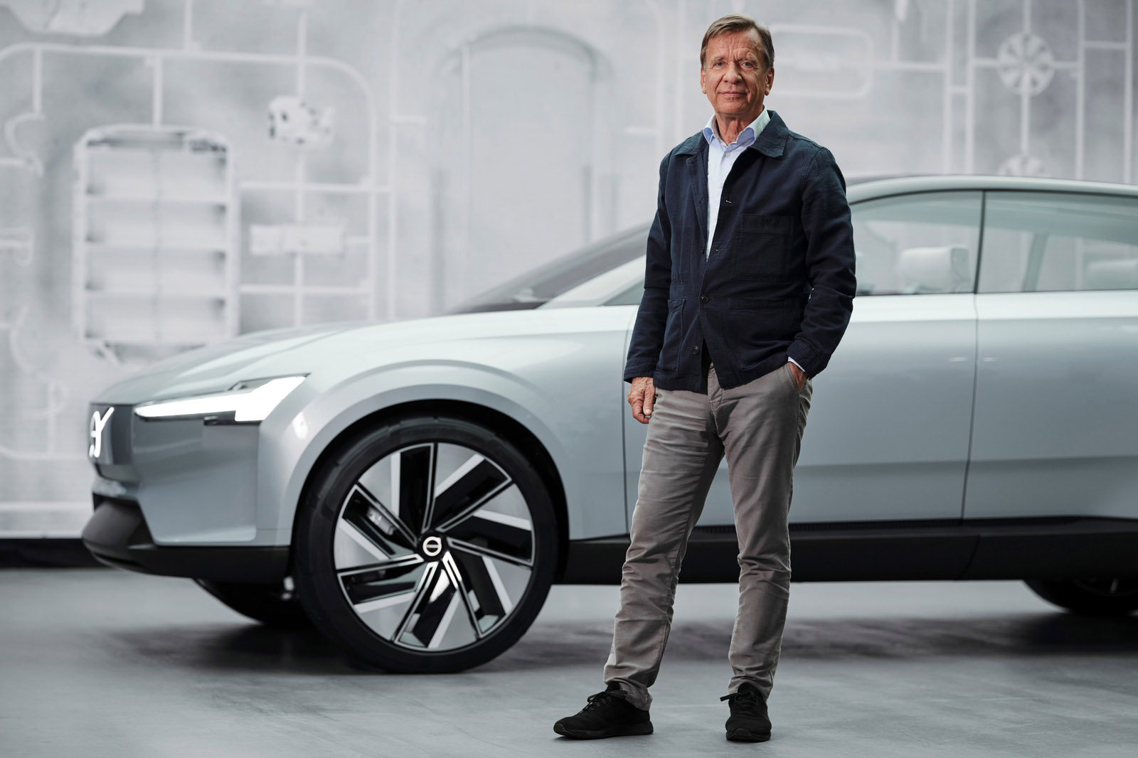 Hakan Samuelsson leaves Volvo after nearly ten years 1 aria-label="99 notebook farewell samuelsson lead"