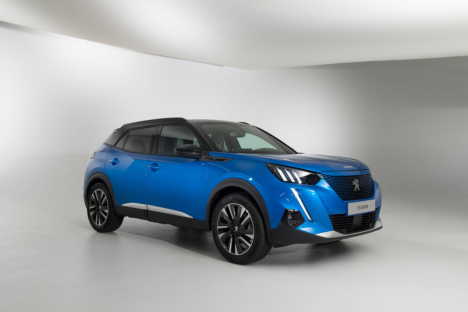 Peugeot 2008 SUV Features, Functions, Specification