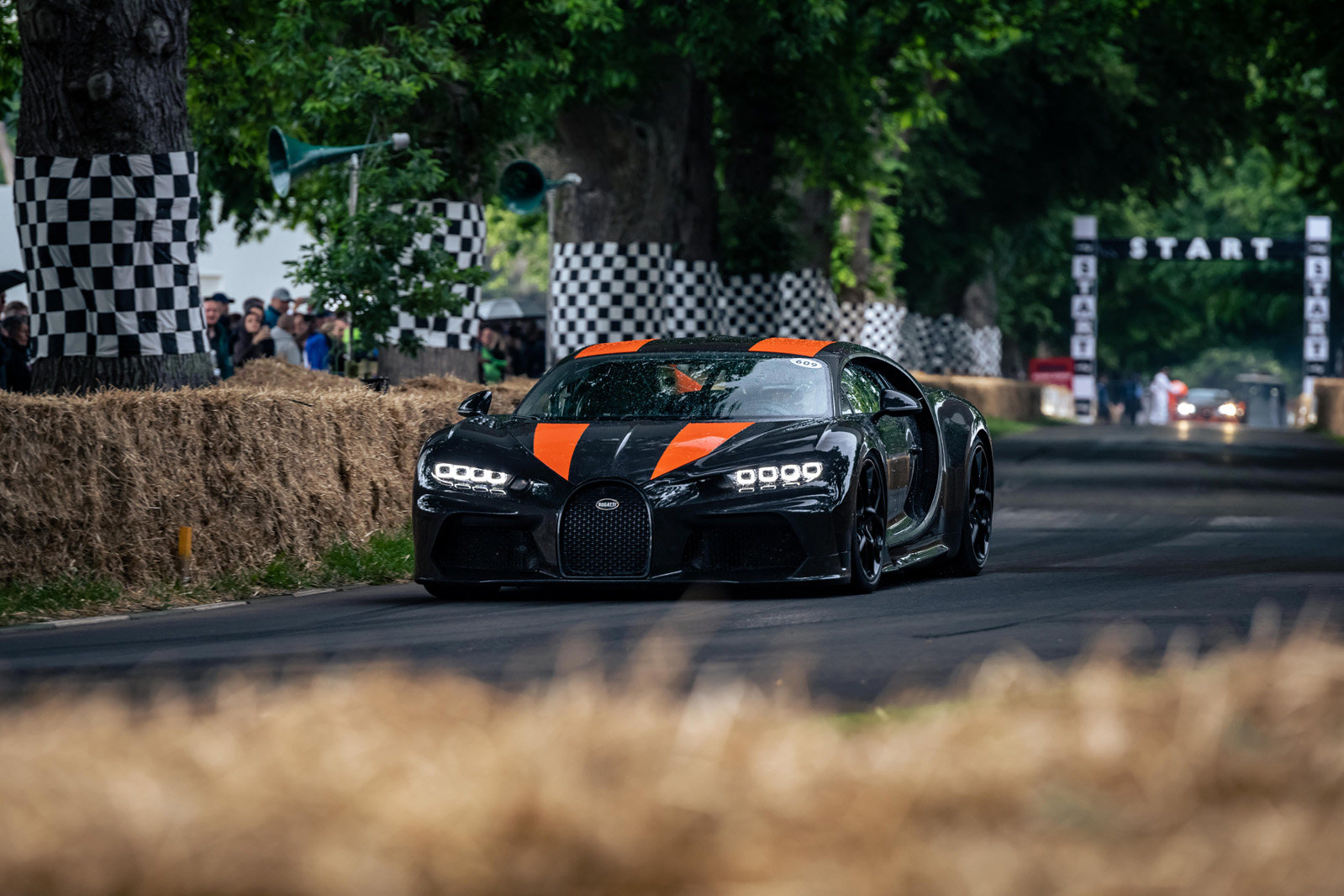 https://www.autocar.co.uk/sites/autocar.co.uk/files/images/car-reviews/first-drives/legacy/99_bugatti_chiron_goodwood.jpg