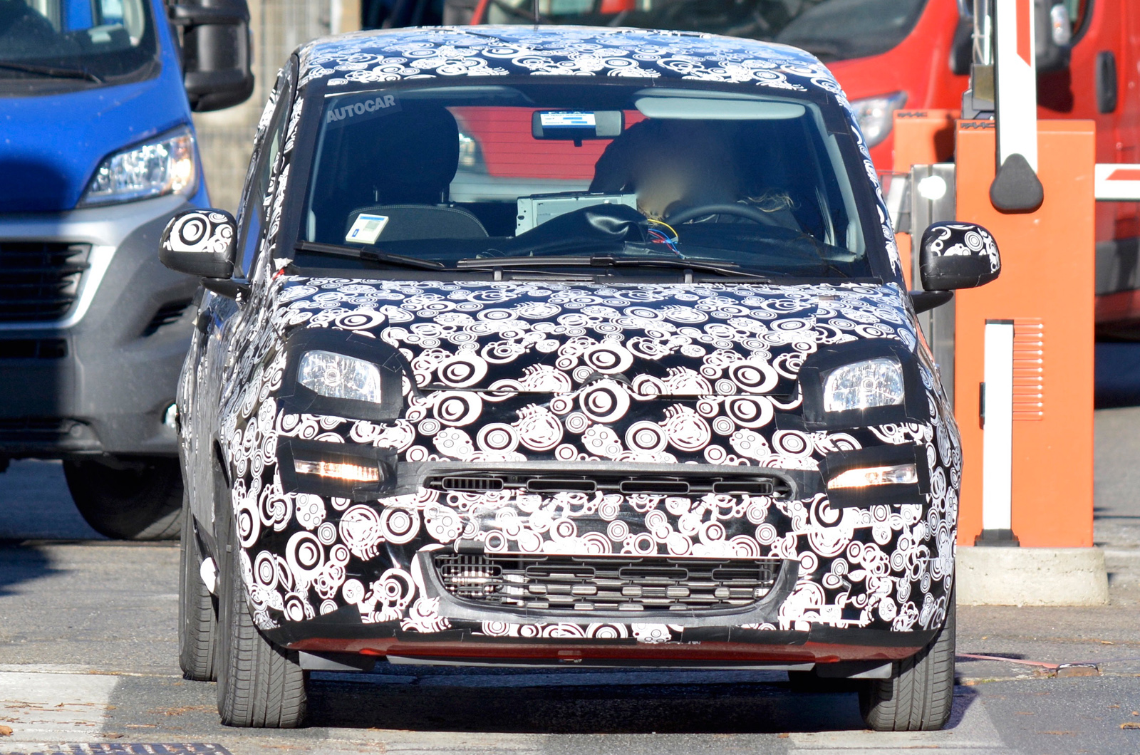 Fiat Panda 2017 >> 2017 Fiat Panda Facelift Latest Spy Shots Autocar Fiat Panda 2017 >> 2017 Fiat Panda Facelift Latest Spy Shots Autocar