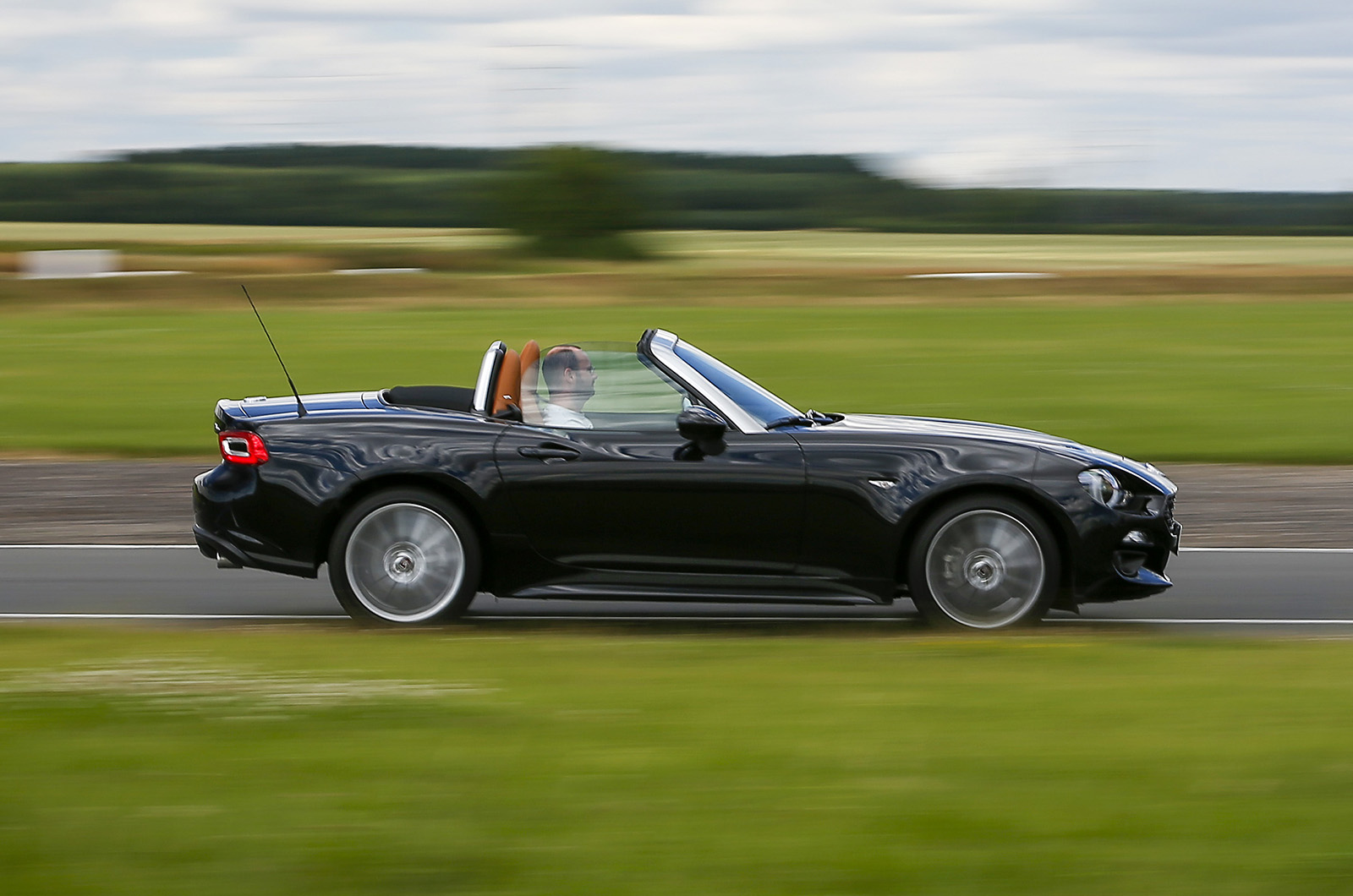 16 Fiat 124 Spider Lusso Plus Uk Review Review Autocar