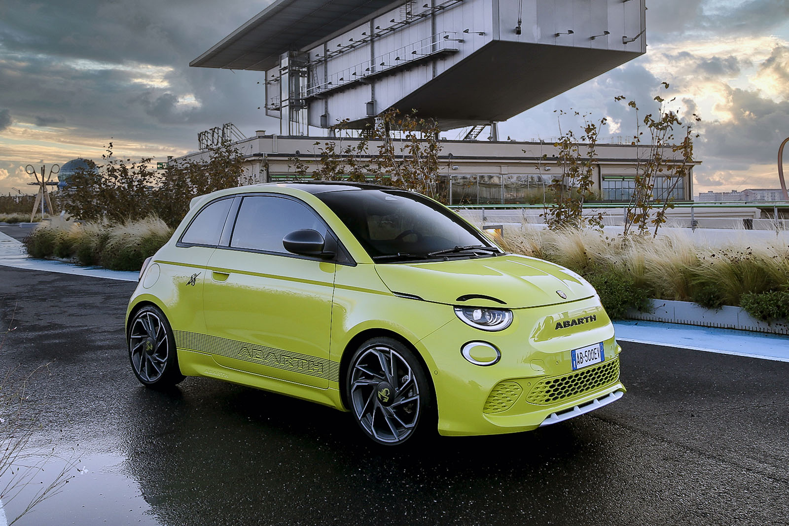 New all electric Abarth 500e priced from 34 195 in the UK Autocar