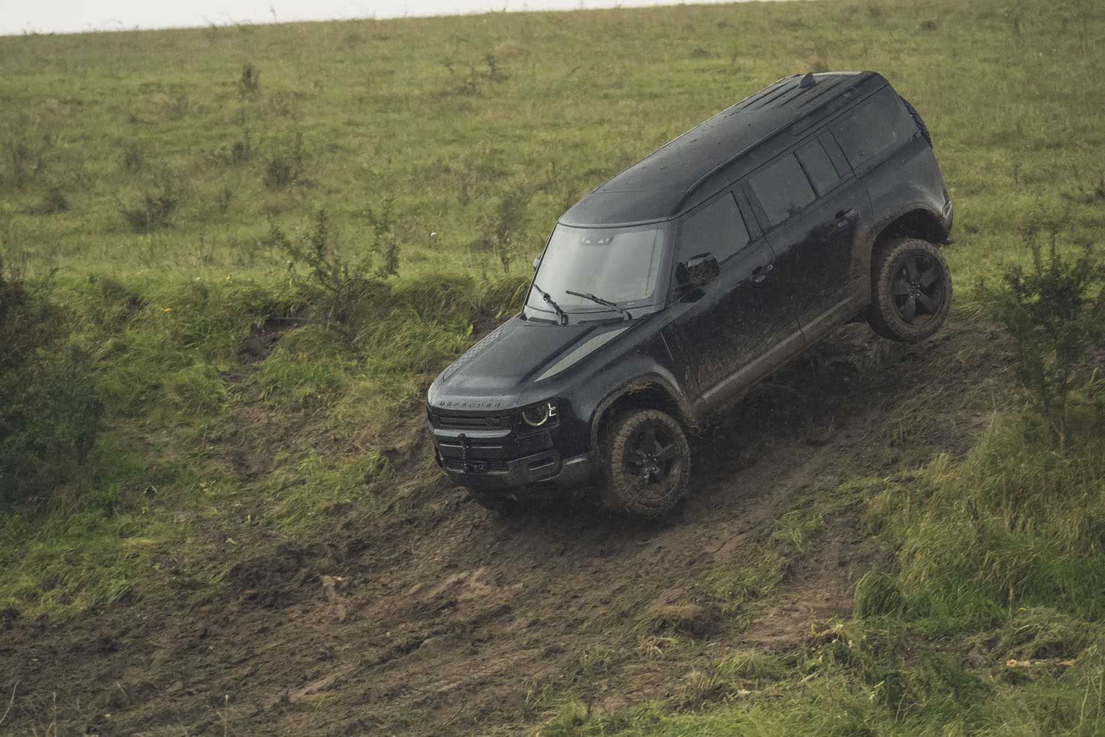 New Land Rover Defender to star in 25th James Bond film