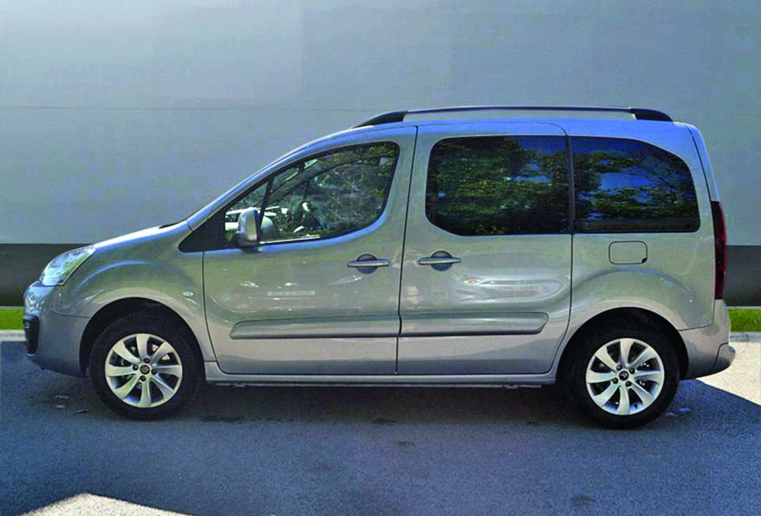 Citroen berlingo multispace 1 6 bluehdi 100 flair 5dr 317981668 3