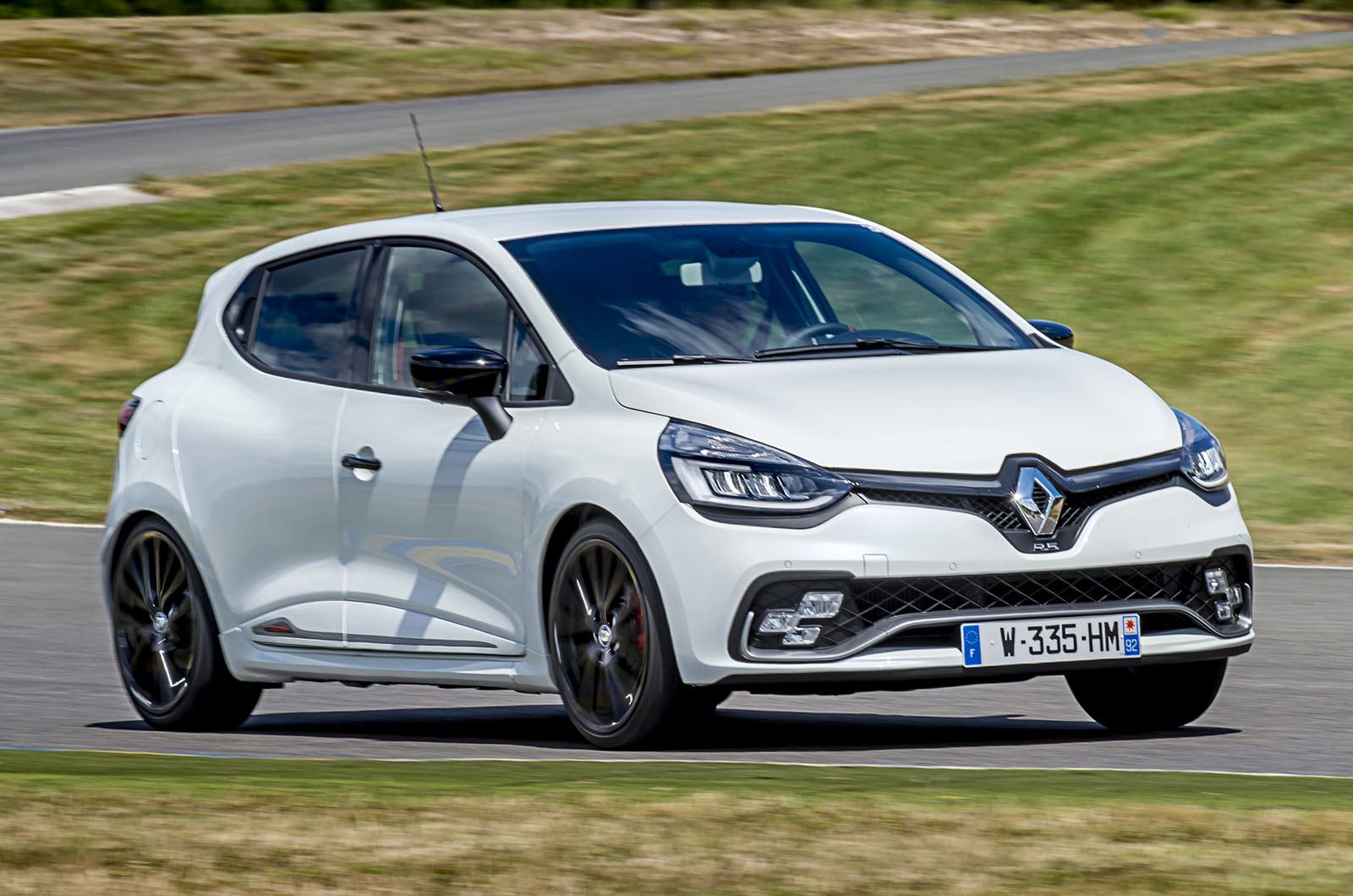 de wind is sterk romantisch Mobiliseren 2016 Renault Clio RS 220 Trophy first drive | Autocar