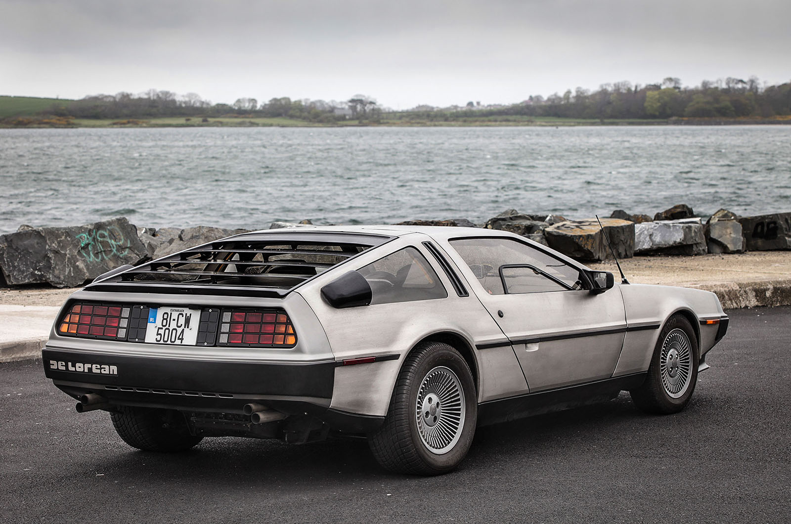 Stanford turns a DeLorean into a drifting, driverless car