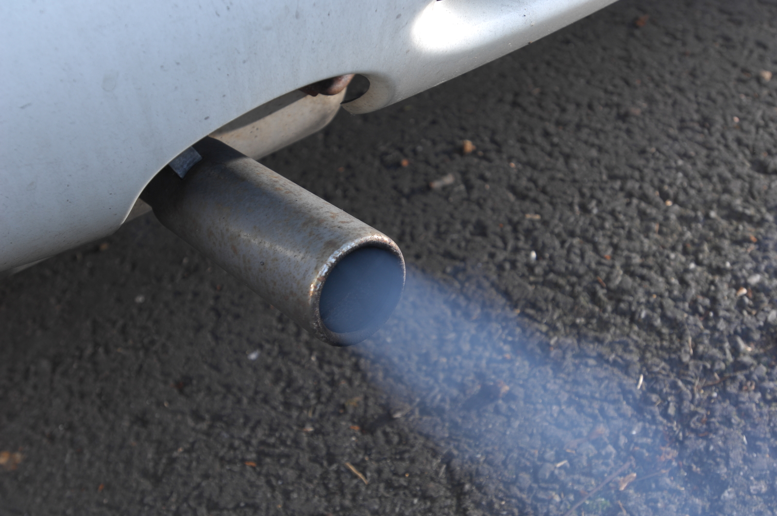 New trial to detect excessive vehicle noise using roadside cameras and mics