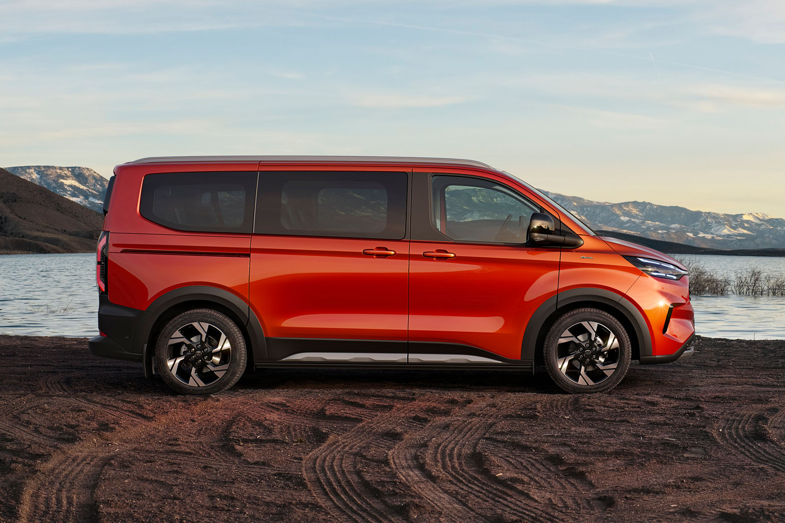 New Ford E-Tourneo Custom gets 230-mile electric range | Autocar