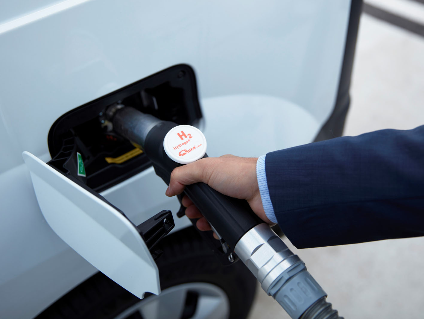 Renault launches hydrogen range extender in electric Kangoo and
